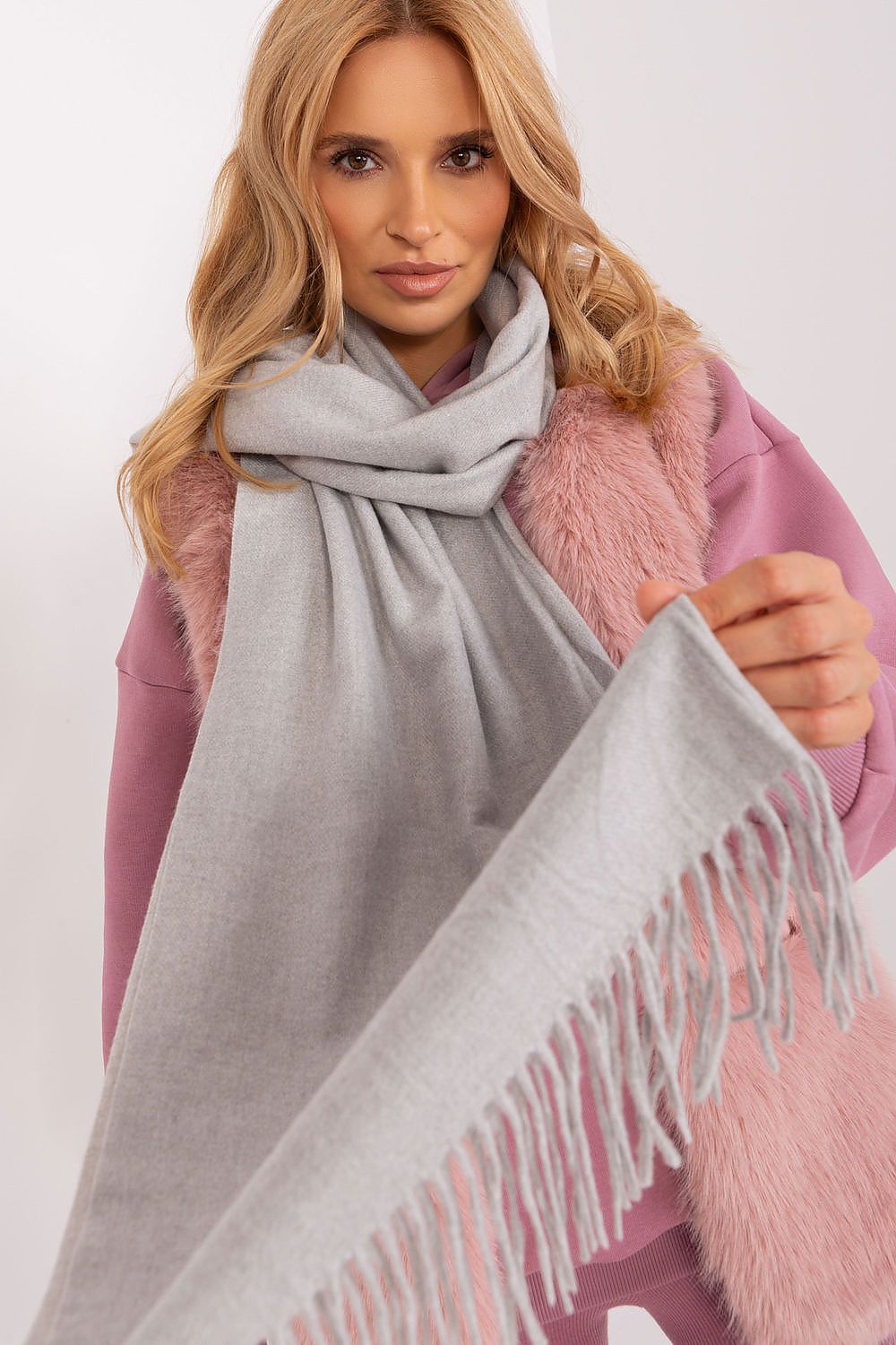  Shawl model 187613 AT 