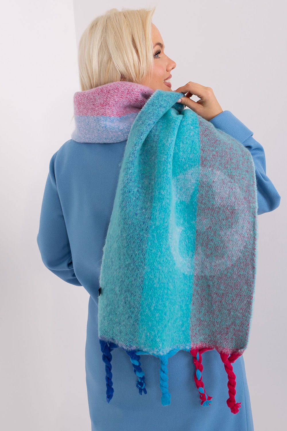  Shawl model 190550 AT 
