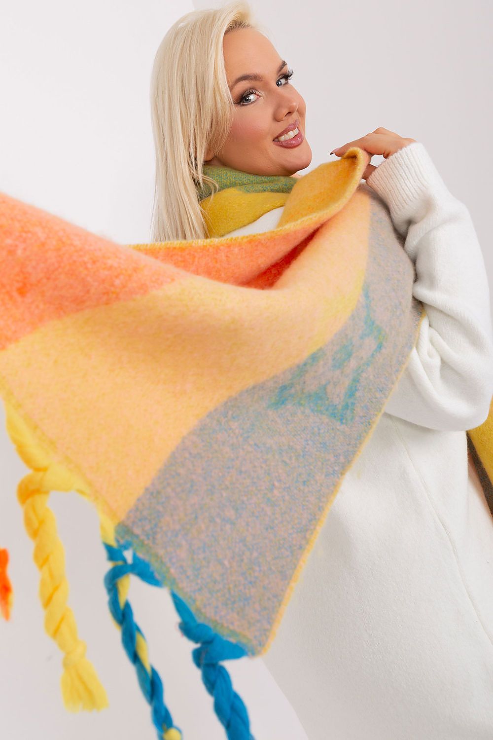  Shawl model 190556 AT 