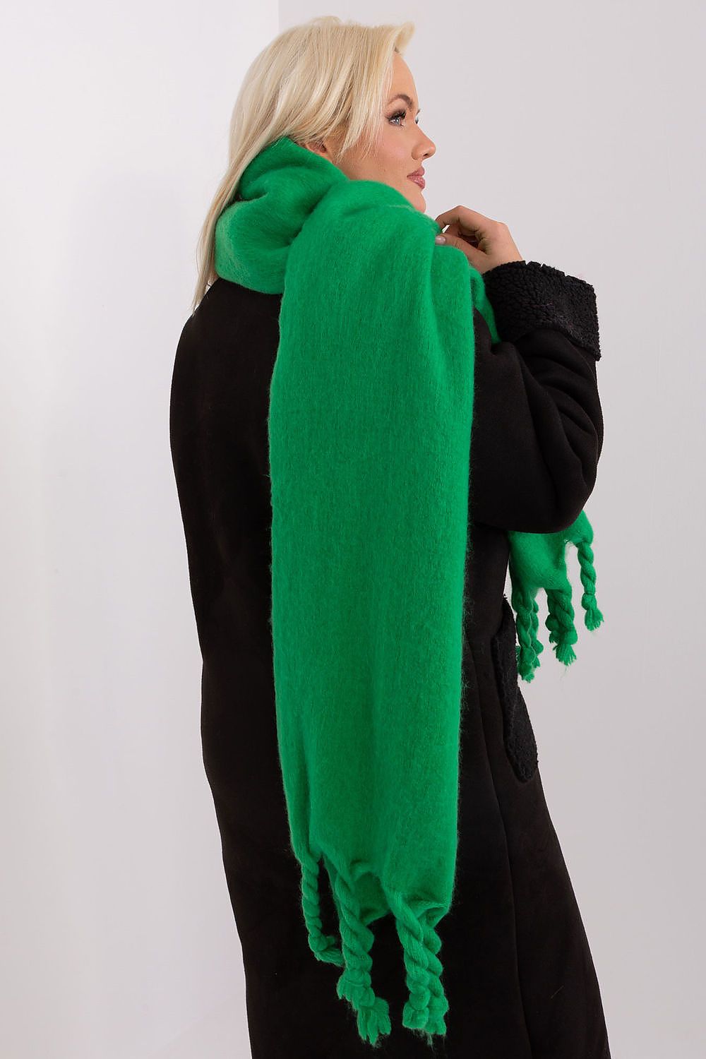  Shawl model 190574 AT 