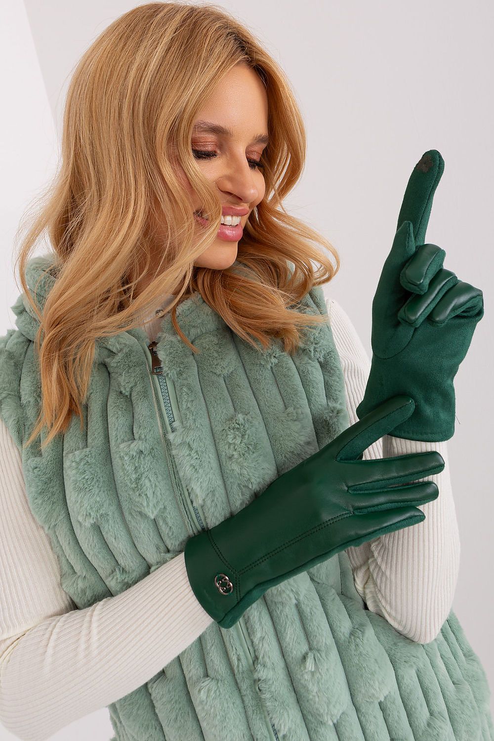  Gloves model 190850 AT 