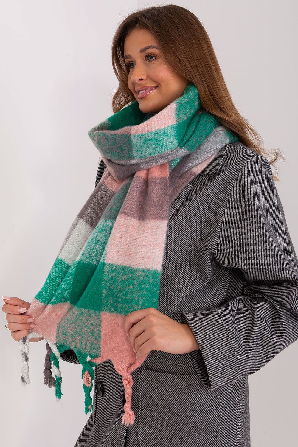  Shawl model 191704 AT 