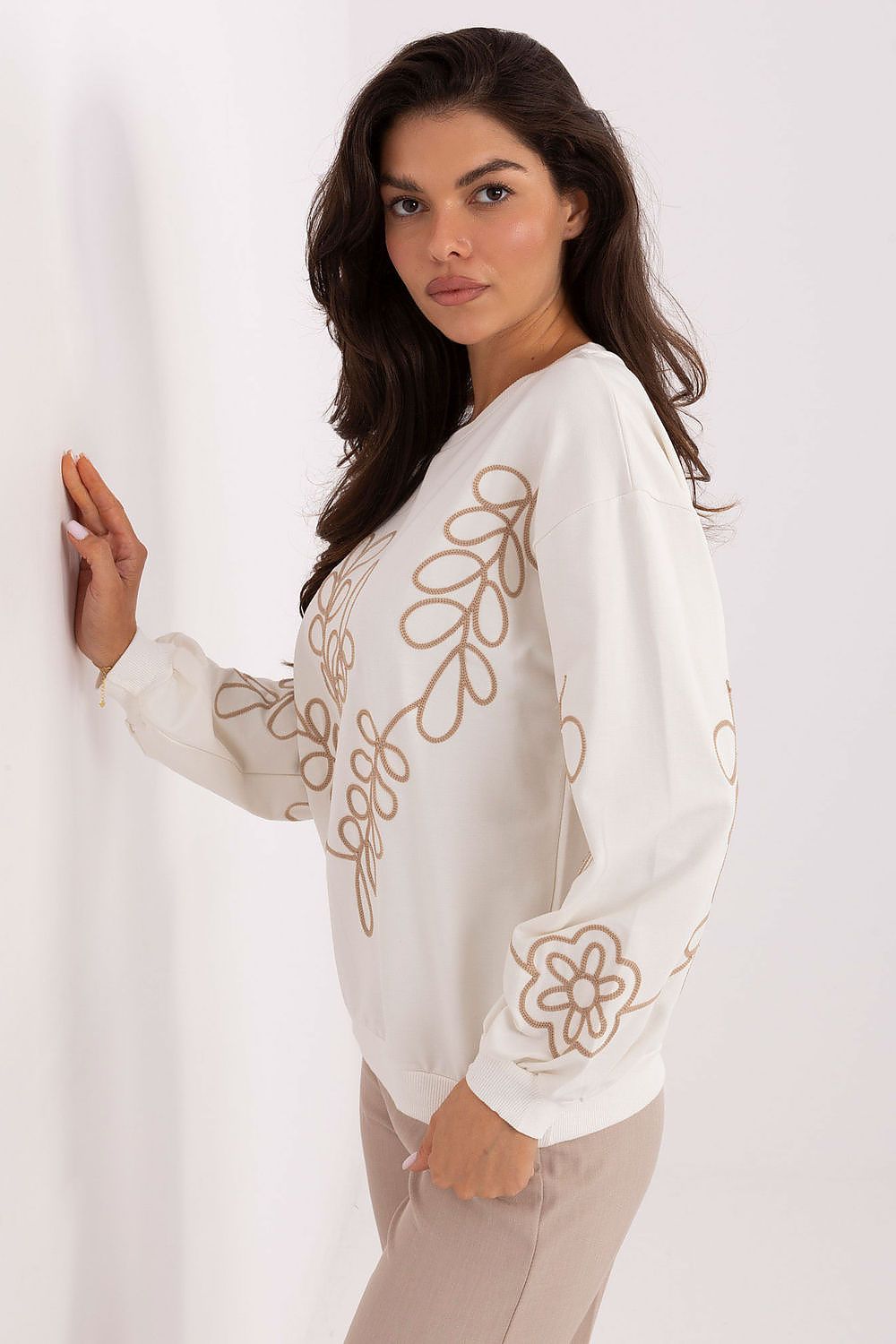  Sweatshirt model 218386 Relevance 