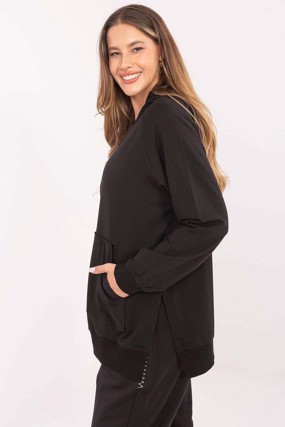  Sweatshirt model 218622 Relevance 